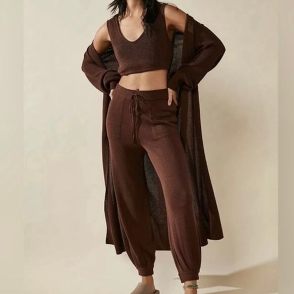 Free People Beach NWOT Living In Dark Brown Knit Lounge Tank & Jogger Pant Set - Picture 1 of 9